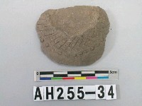 藏品(灰色夾砂陶器底部殘件)的圖片